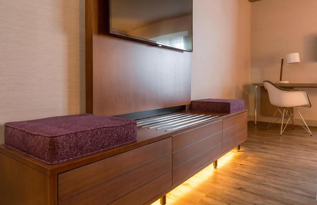 The Del Monte Lodge Renaissance Rochester Hotel & Spa-1